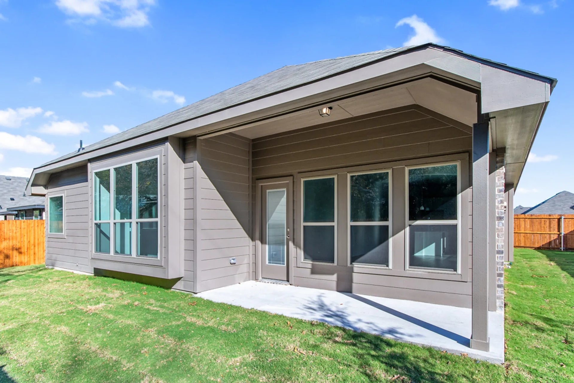2,186sf New Home in Joshua, TX