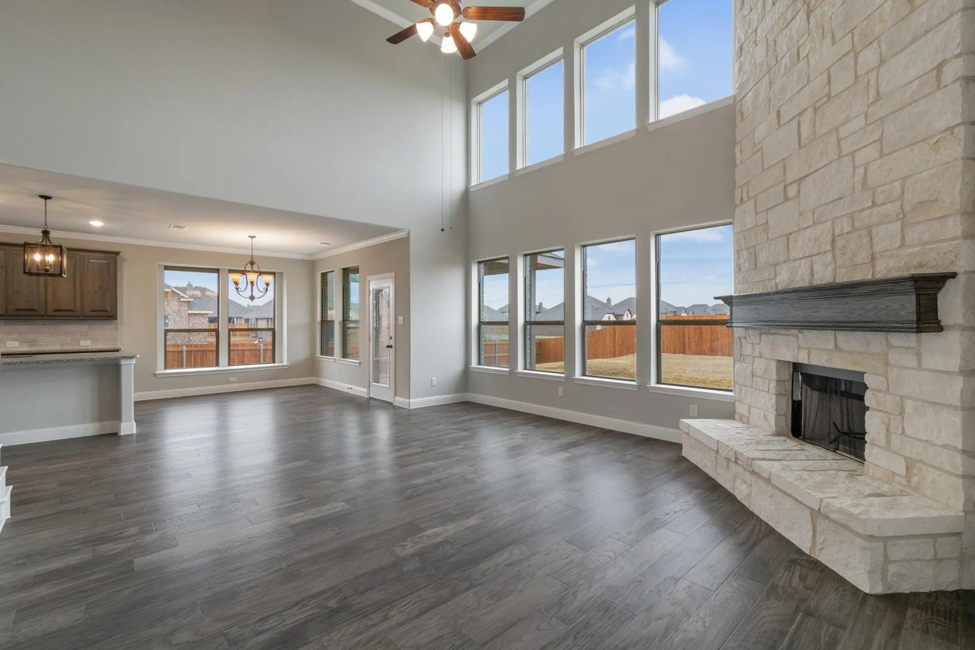 4br New Home in Burleson, TX