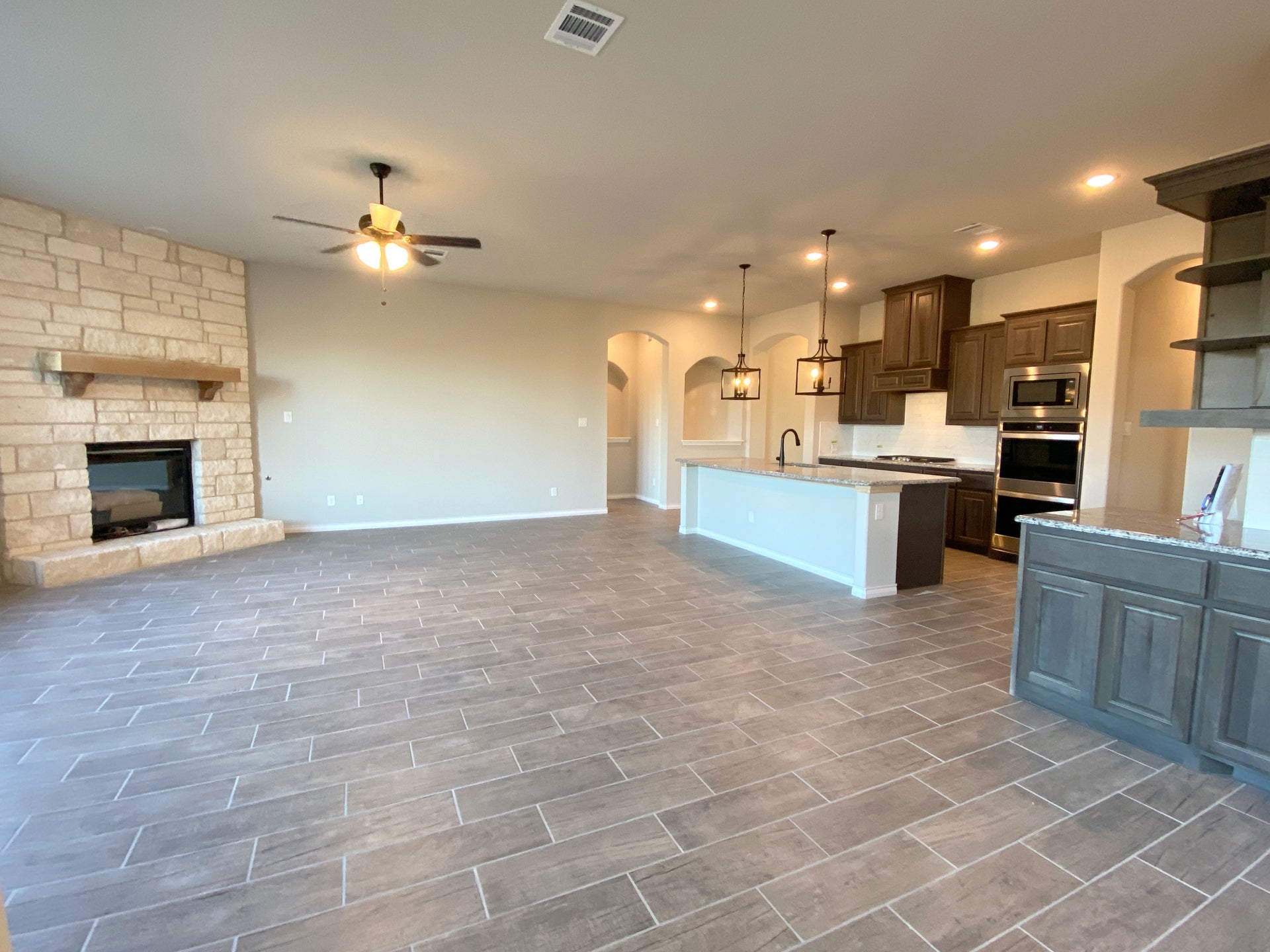 2,622sf New Home in Burleson, TX
