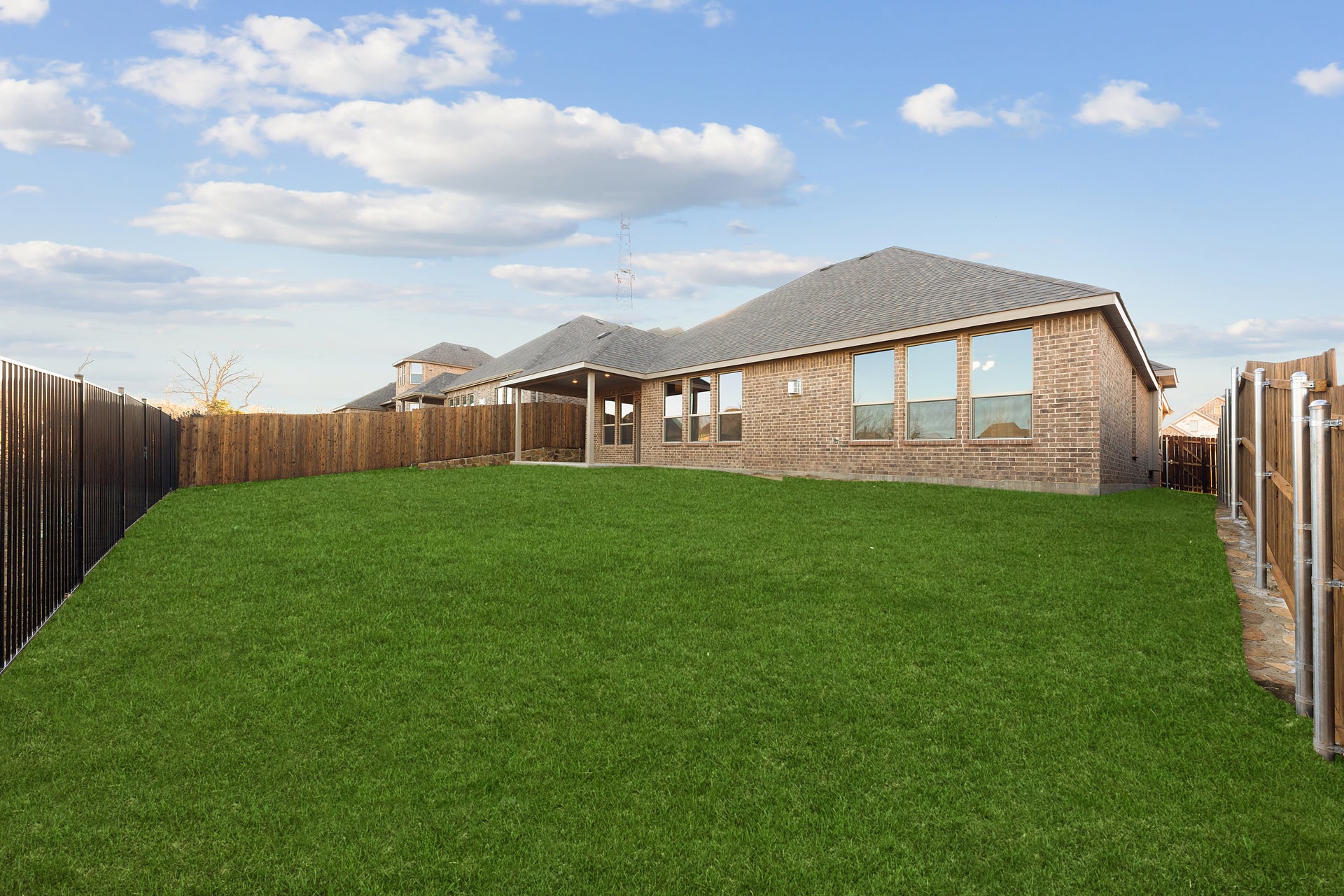 2,404sf New Home in Granbury, TX