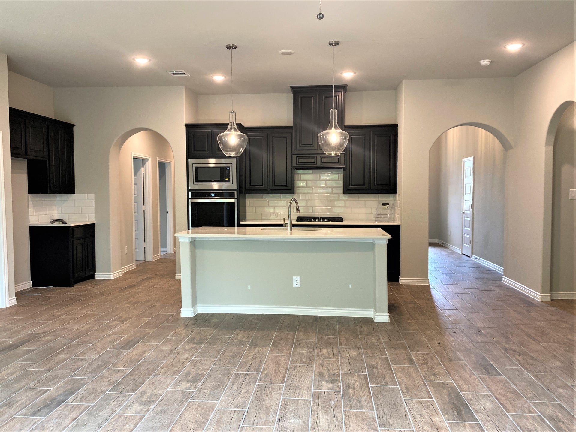 2,404sf New Home in Burleson, TX