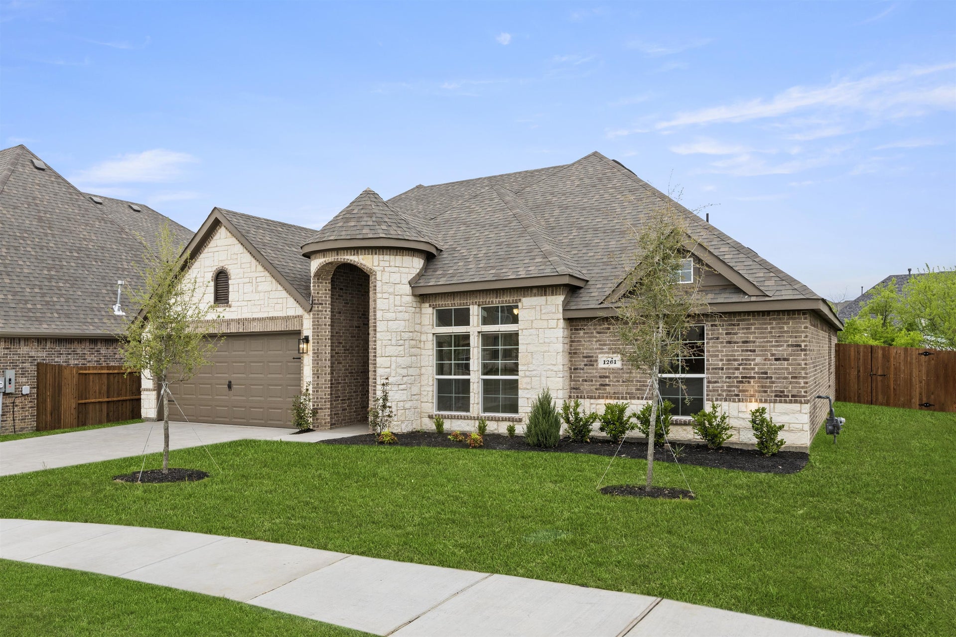 2,395sf New Home in Burleson, TX