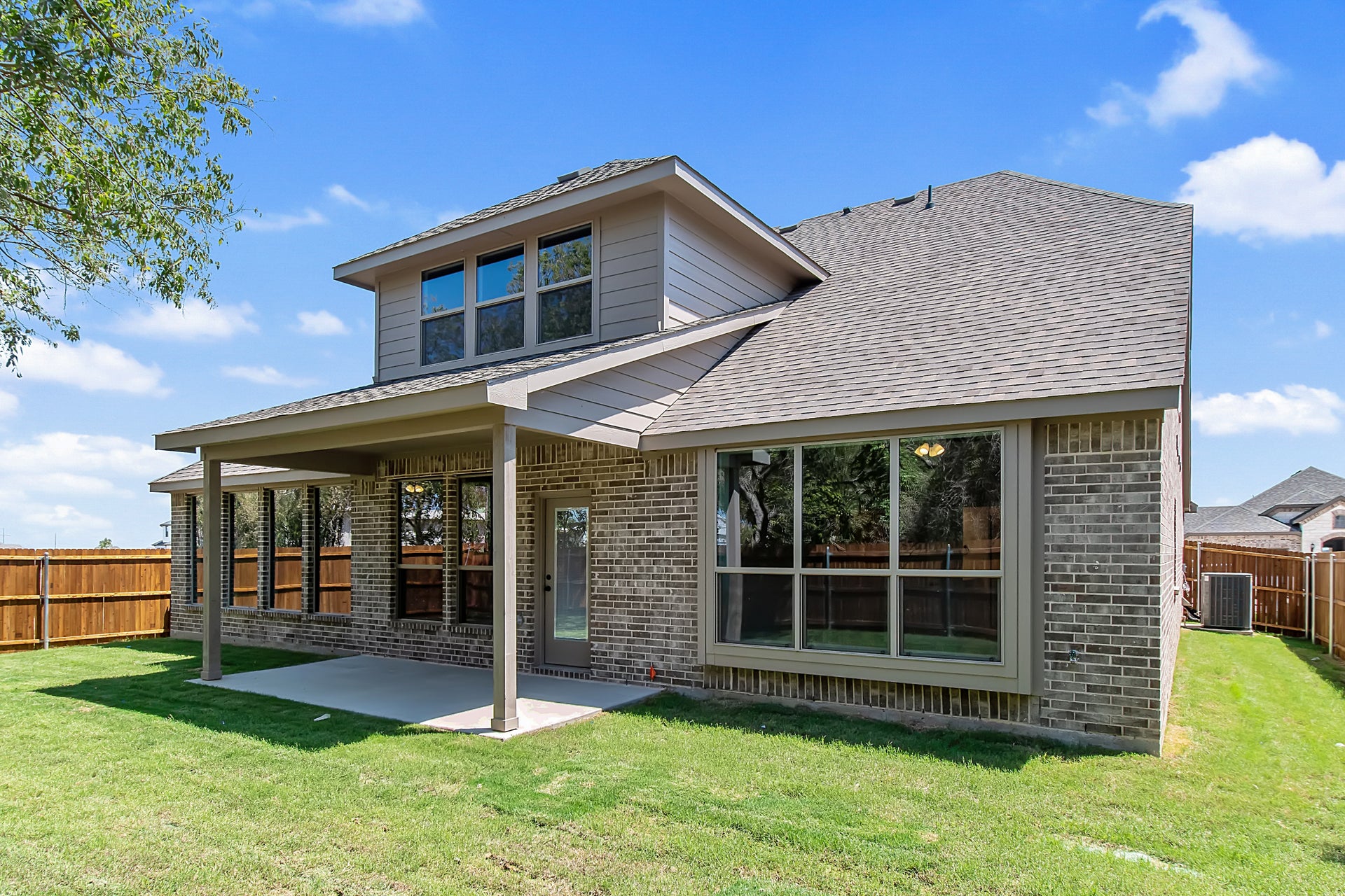 2,972sf New Home in Burleson, TX