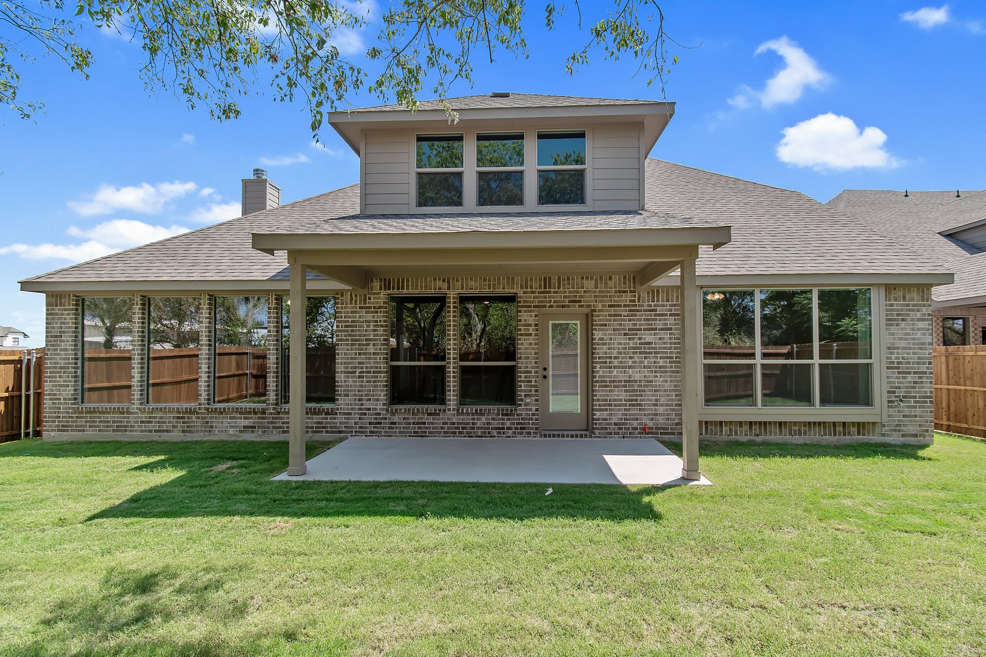 2,972sf New Home in Joshua, TX